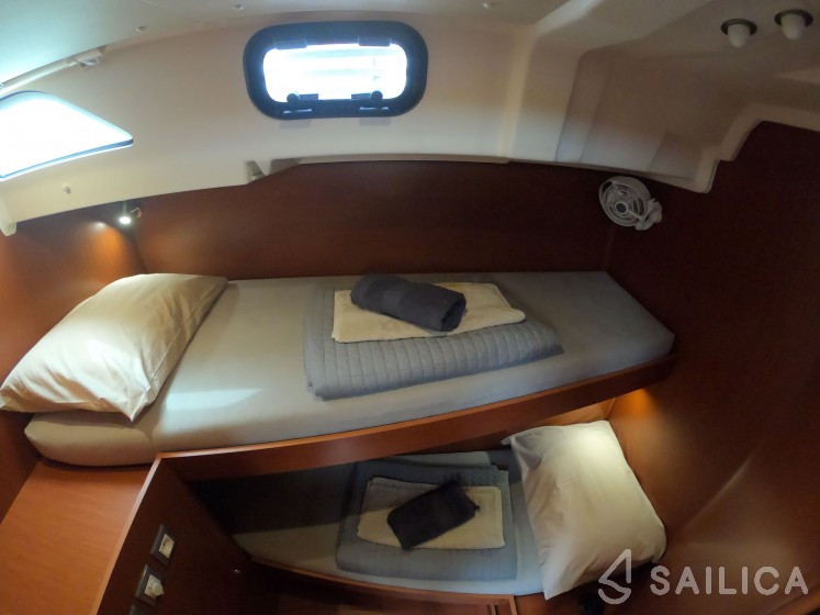 Oceanis 51.1 - Yacht Charter Sailica