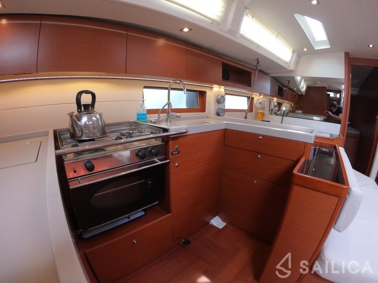 Oceanis 51.1 - Yacht Charter Sailica