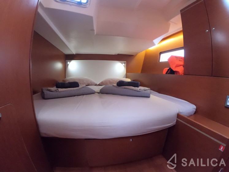 Oceanis 51.1 - Yacht Charter Sailica