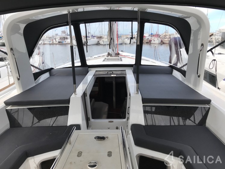 Oceanis 51.1 - Yacht Charter Sailica