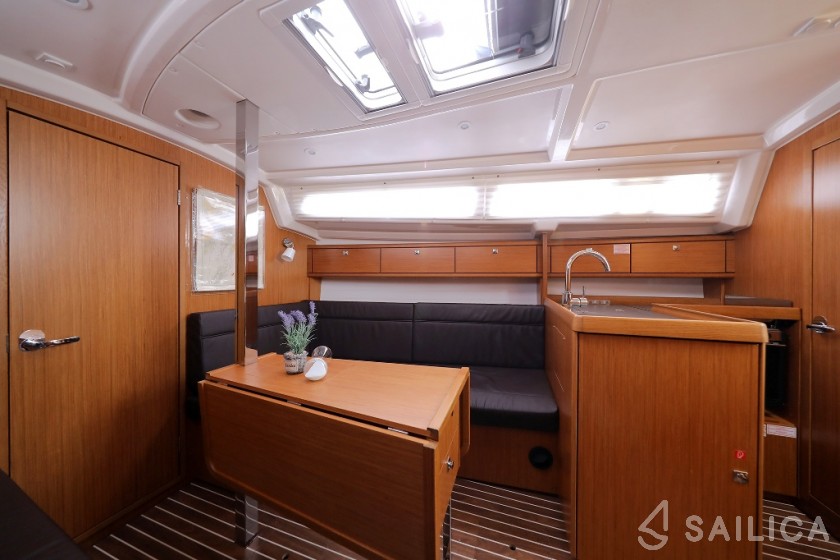 Bavaria 33 Cruiser - Yacht Charter Sailica