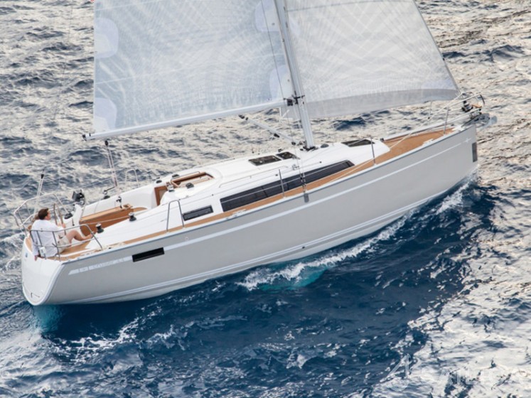 Bavaria 33 Cruiser - Yacht Charter Sailica