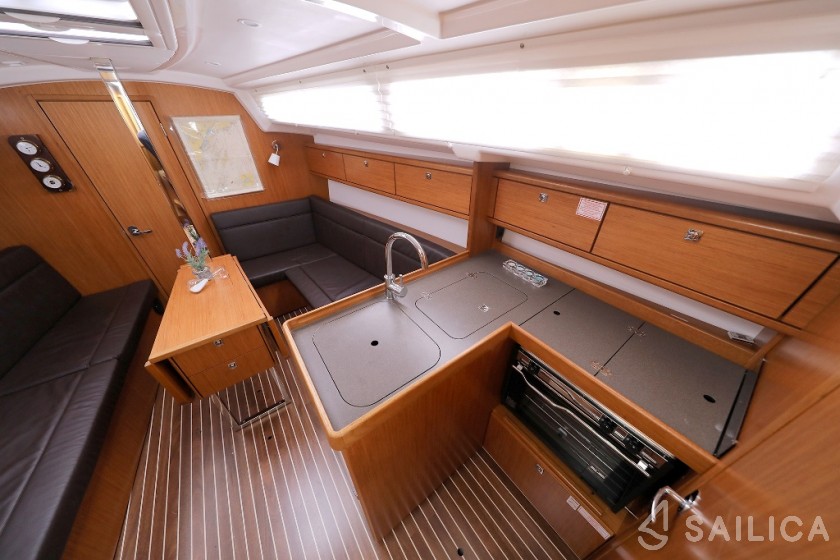 Bavaria 33 Cruiser - Yacht Charter Sailica