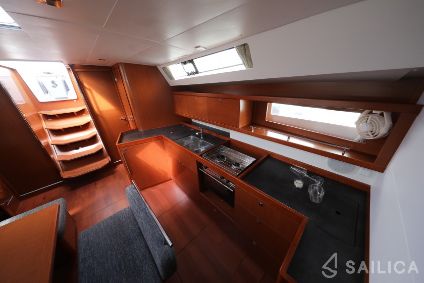 Oceanis 45 - Yacht Charter Sailica