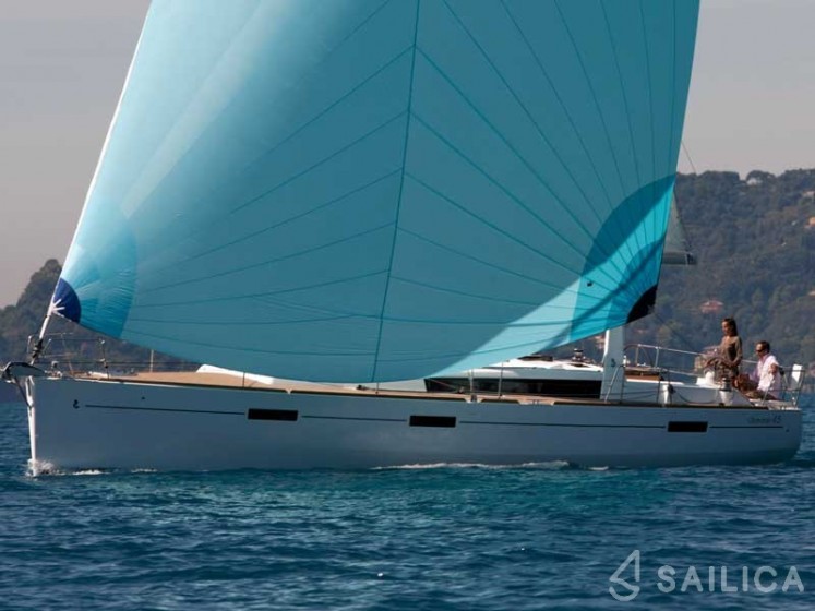 Oceanis 45 - Yacht Charter Sailica