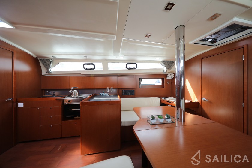 Oceanis 41.1 - Yacht Charter Sailica