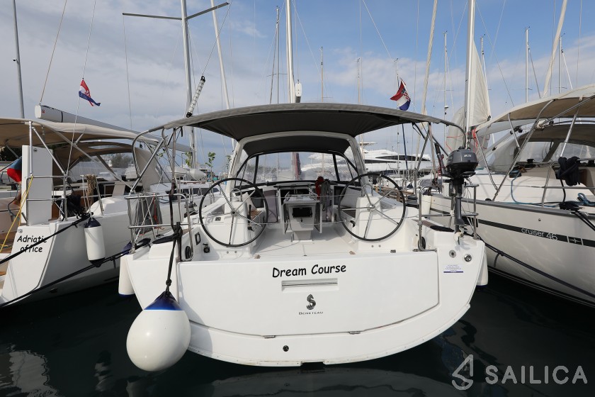 Oceanis 41.1 - Yacht Charter Sailica