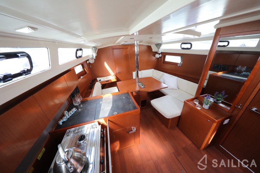 Oceanis 41.1 - Yacht Charter Sailica