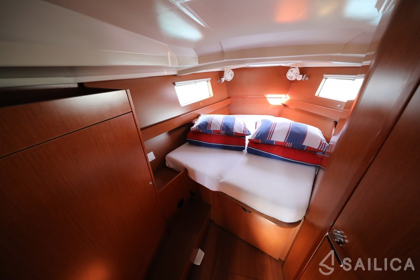 Oceanis 41.1 - Yacht Charter Sailica
