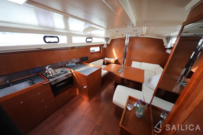 Oceanis 41.1 - Yacht Charter Sailica