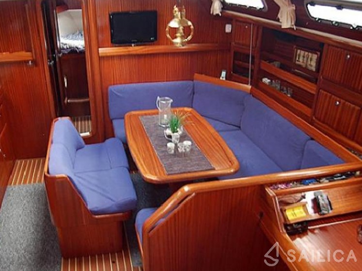 Bavaria 42 - Yacht Charter Sailica