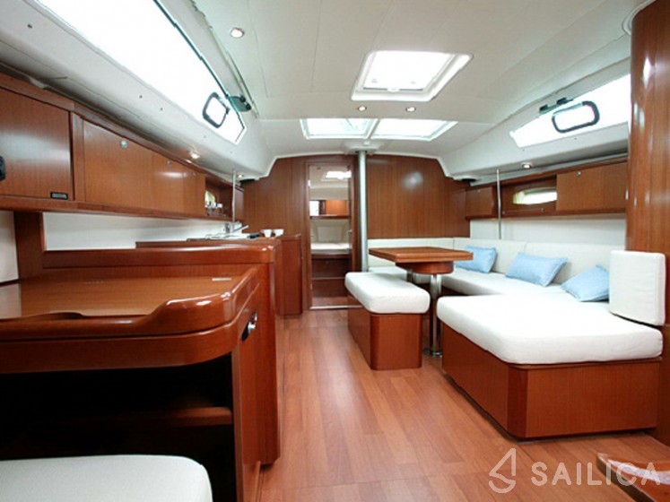 Oceanis 40 - Yacht Charter Sailica