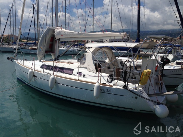 Oceanis 34 - Yacht Charter Sailica
