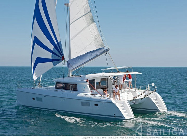 Lagoon 421 - Yacht Charter Sailica