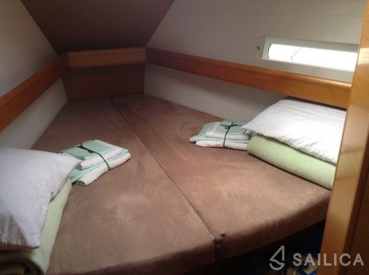 Sun Odyssey 409 - Yacht Charter Sailica