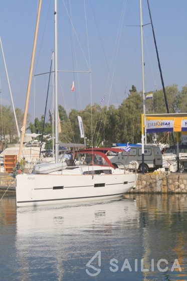 Dufour 412 GL - Yacht Charter Sailica