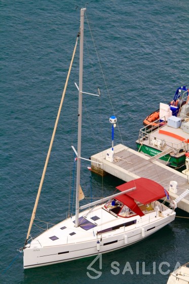 Dufour 412 GL - Yacht Charter Sailica