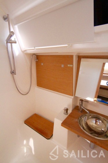 Dufour 412 GL - Yacht Charter Sailica