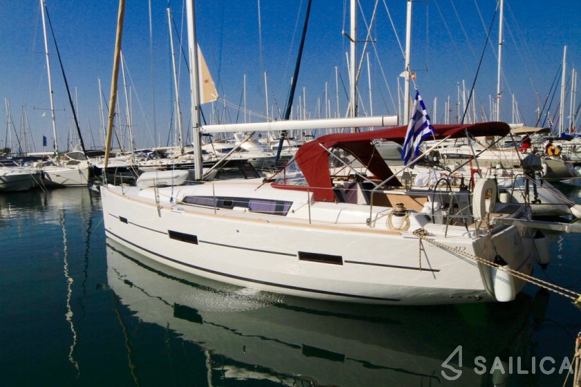Dufour 412 GL - Yacht Charter Sailica