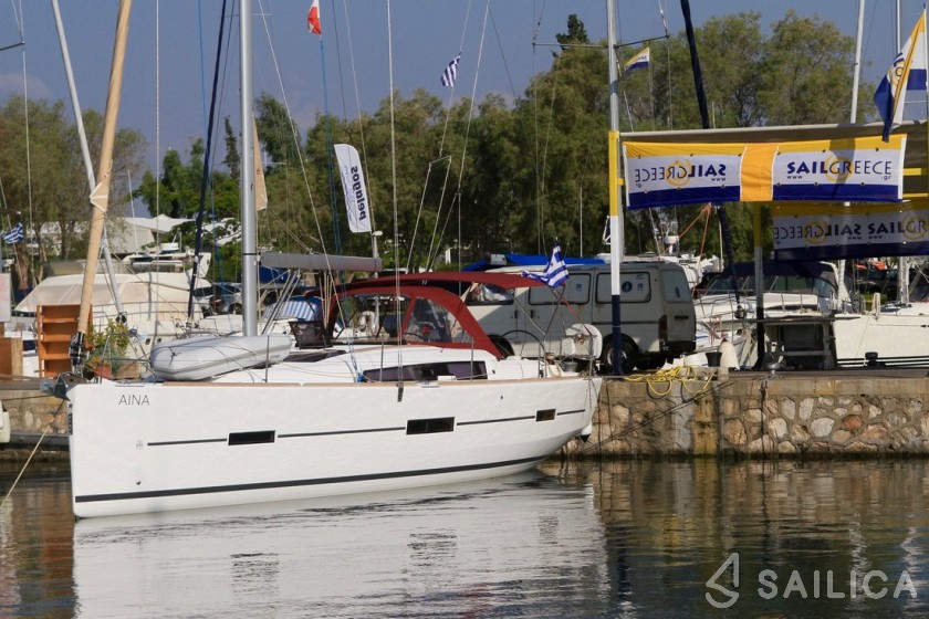 Dufour 412 GL - Yacht Charter Sailica