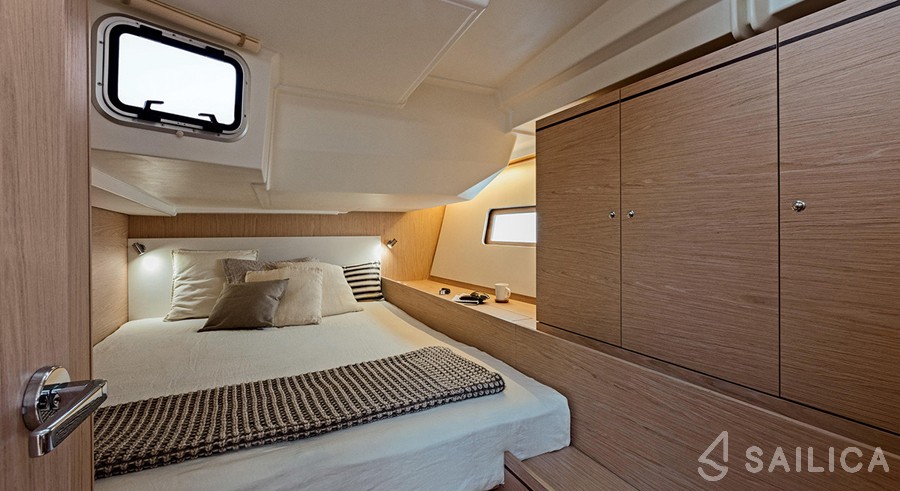 Oceanis 51.1 - Yacht Charter Sailica