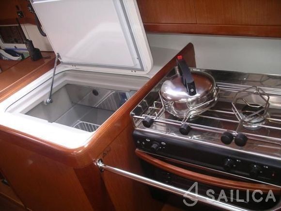 Oceanis 40 - Yacht Charter Sailica