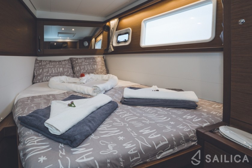 Lagoon 450  Flybridge - Yacht Charter Sailica