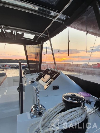 Lagoon 450  Flybridge - Yacht Charter Sailica