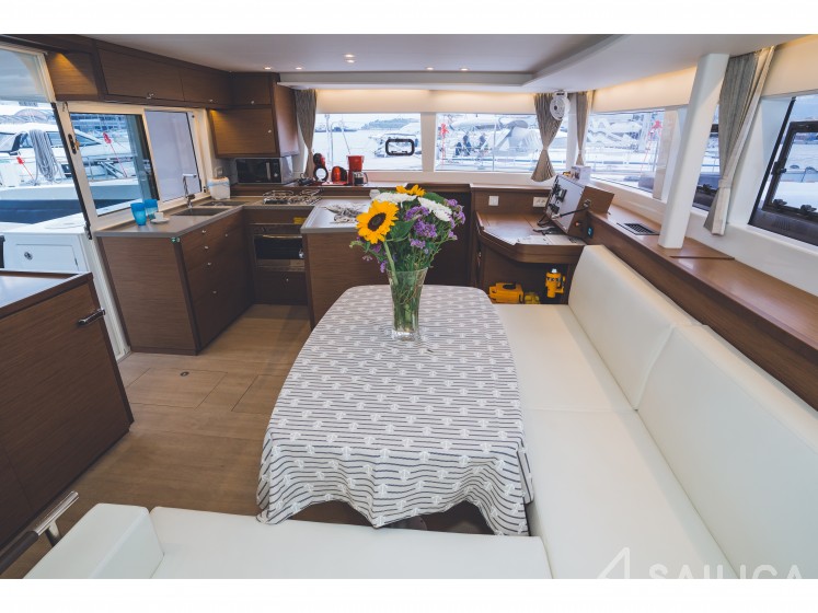Lagoon 450  Flybridge - Yacht Charter Sailica
