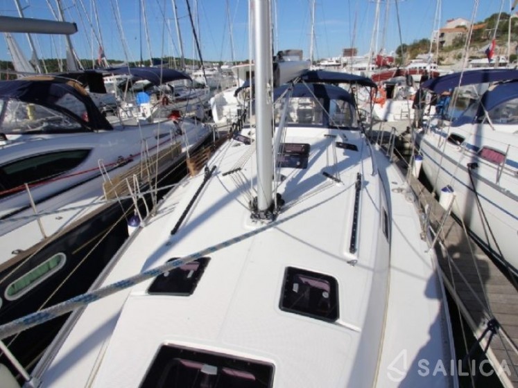 Bavaria 36 Cruiser - Yacht Charter Sailica
