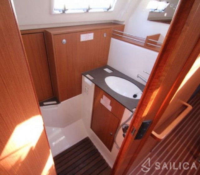 Bavaria 36 Cruiser - Yacht Charter Sailica