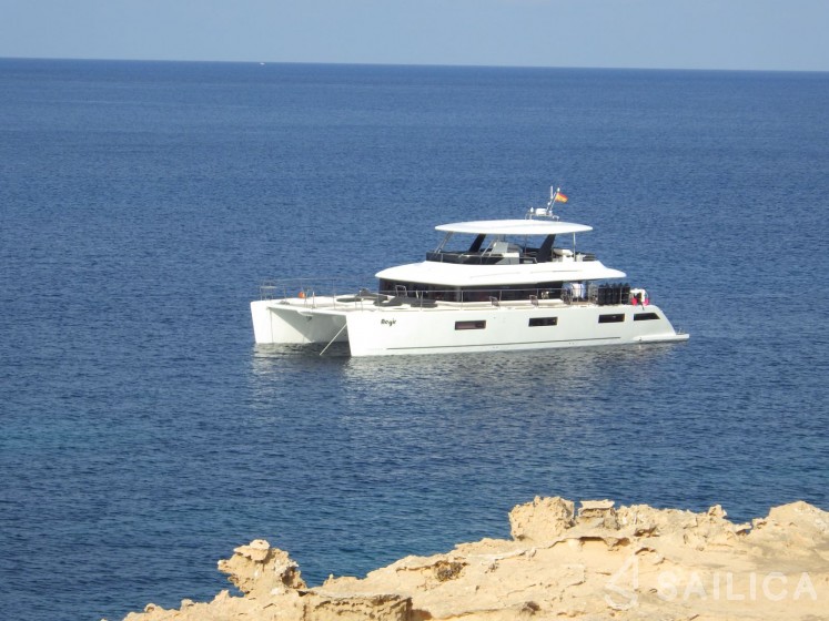 Lagoon 630 Powercat - Yacht Charter Sailica