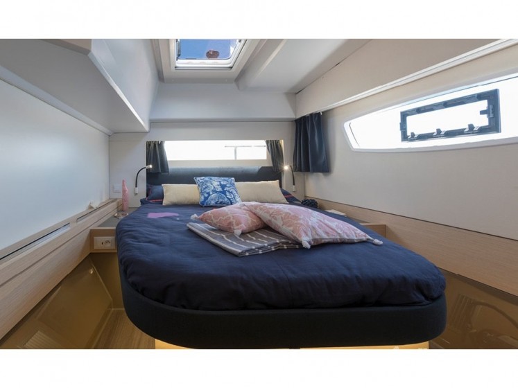 Astréa 42 - Yacht Charter Sailica
