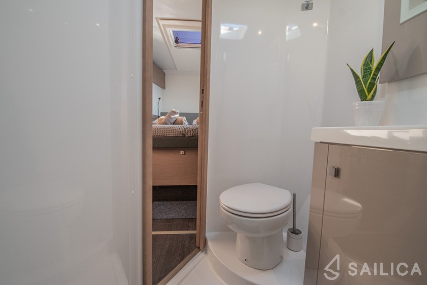 Astréa 42 - Yacht Charter Sailica