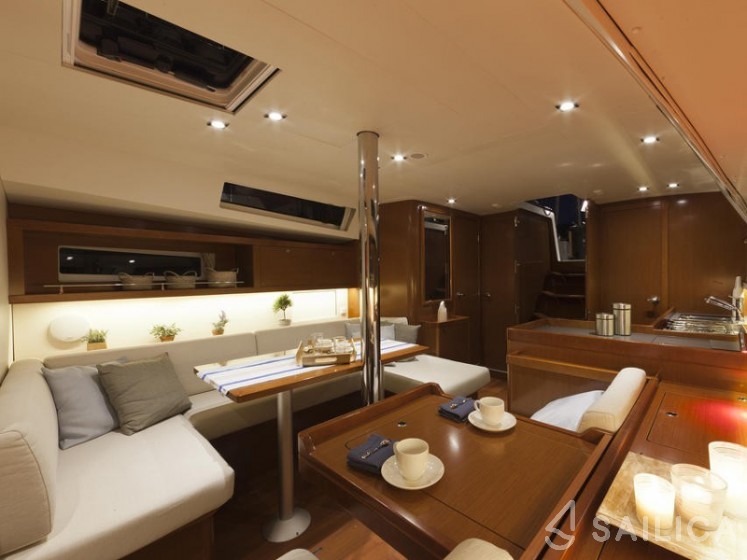 Oceanis 41 - Yacht Charter Sailica