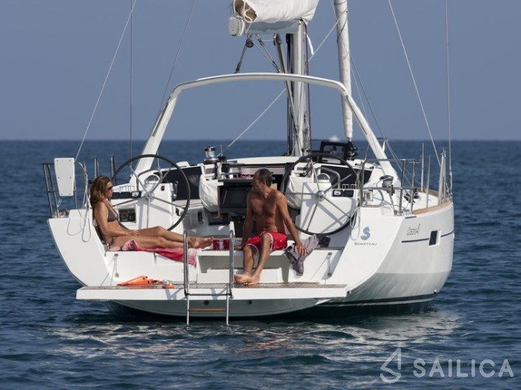 Oceanis 41 - Yacht Charter Sailica