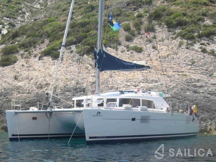 Lagoon 440 - Yacht Charter Sailica
