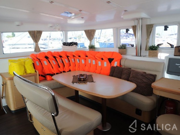 Lagoon 440 - Yacht Charter Sailica