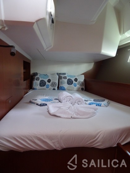 Oceanis 45 - Yacht Charter Sailica