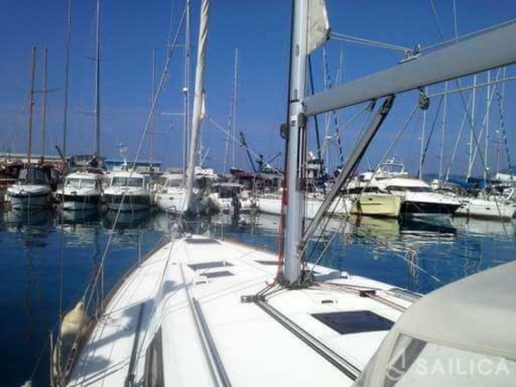 Oceanis 45 - Yacht Charter Sailica