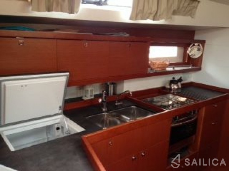Oceanis 45 - Yacht Charter Sailica