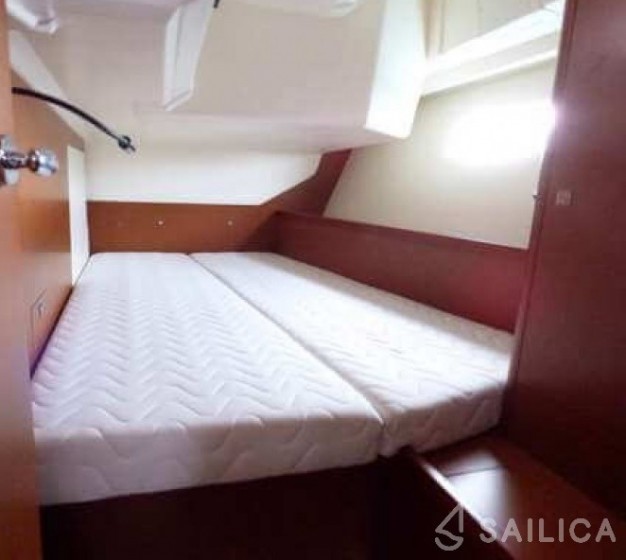 Oceanis 45 - Yacht Charter Sailica
