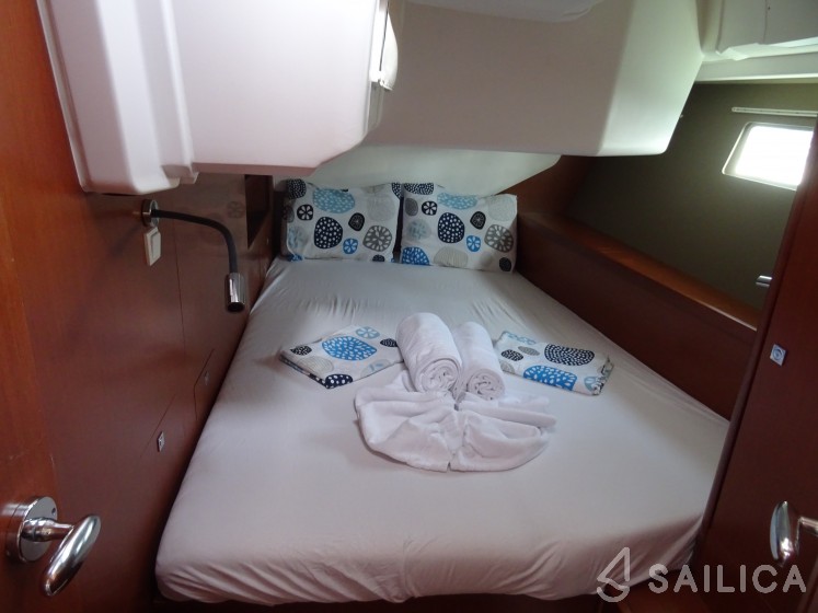 Oceanis 45 - Yacht Charter Sailica