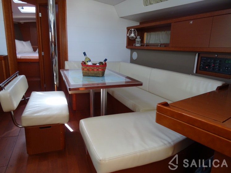 Oceanis 45 - Yacht Charter Sailica