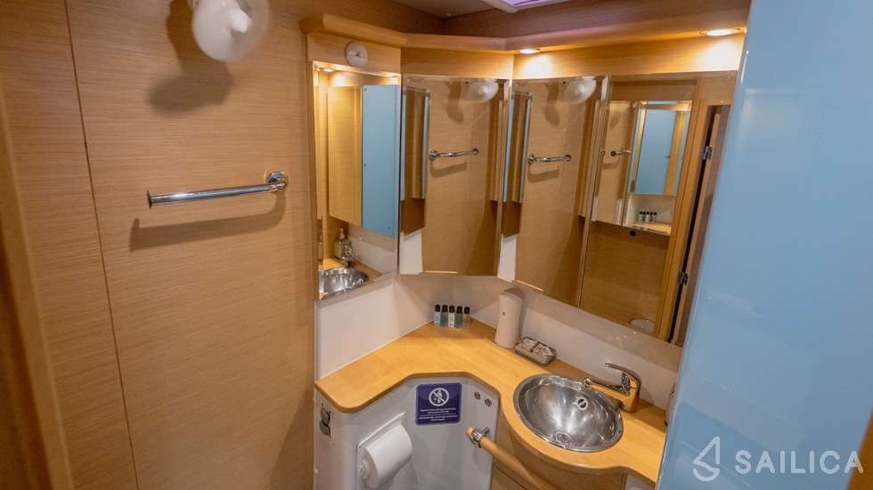 Lagoon 500 - Yacht Charter Sailica