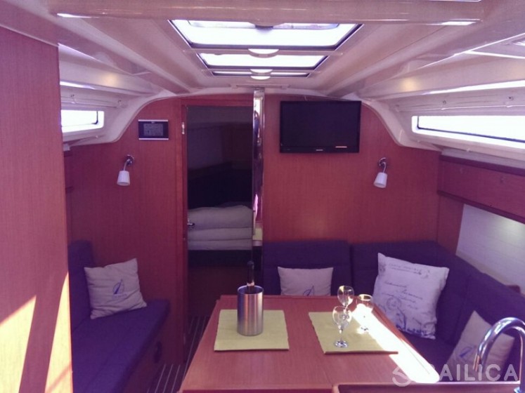 Bavaria 37 Cruiser - Yacht Charter Sailica