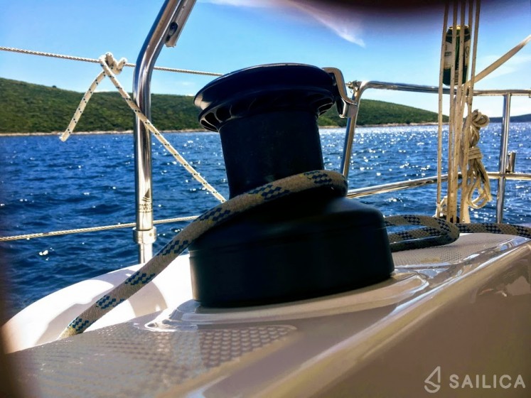 Bavaria 37 Cruiser - Yacht Charter Sailica