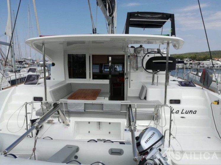 Lagoon 40 - Yacht Charter Sailica