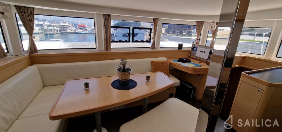 Lagoon 42 - Yacht Charter Sailica