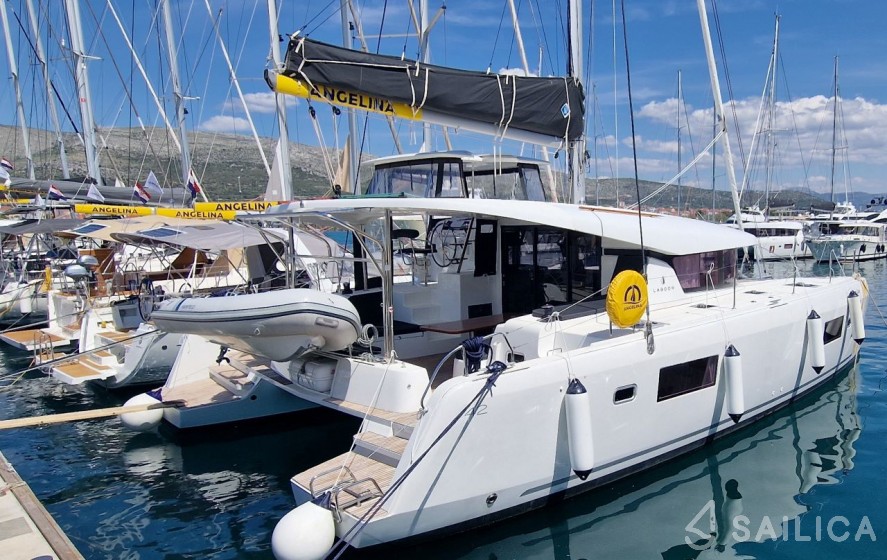 Lagoon 42 - Yacht Charter Sailica